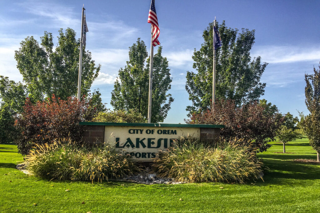 Picture of the Lakeside park sign.