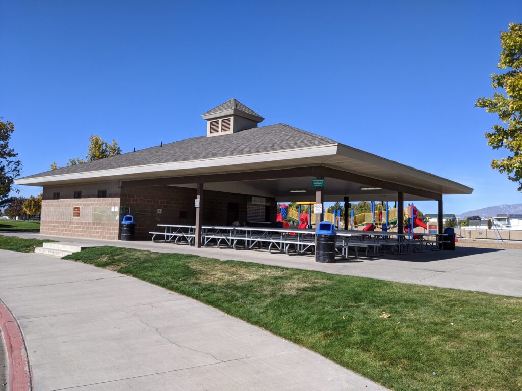 Picture of a pavilion at Lakeside park.